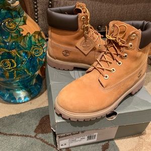 Timberland Classic Boots (Size 6.5 Kids/W 8.5)